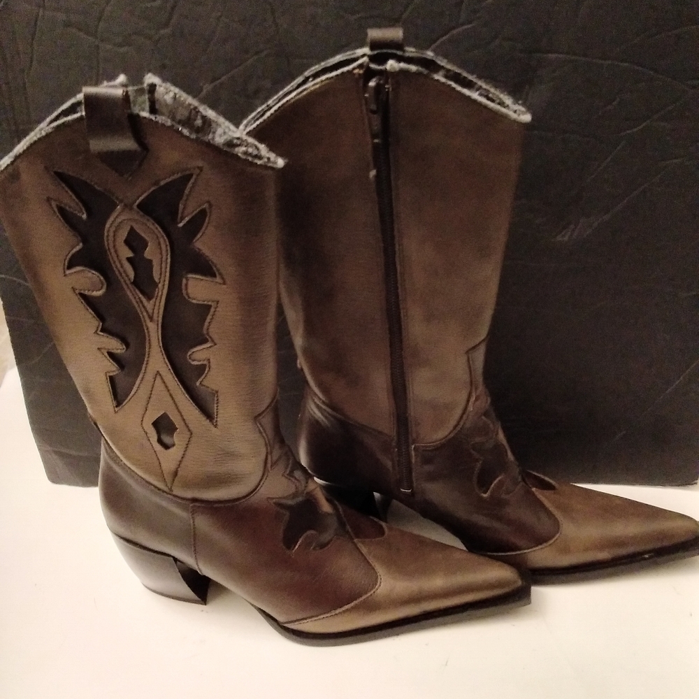 Brown Heeled Cowboy Boots with Decorative Stitching